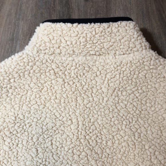 Old Navy Unisex Sherpa Zip Vest - Picture 14 of 17